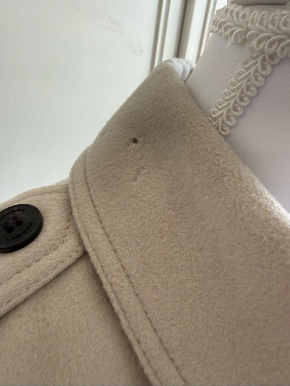 Burberry Y2K Women’s Wool & Cashmere Double Breasted Belted Trench Coat - Picture 3 of 9
